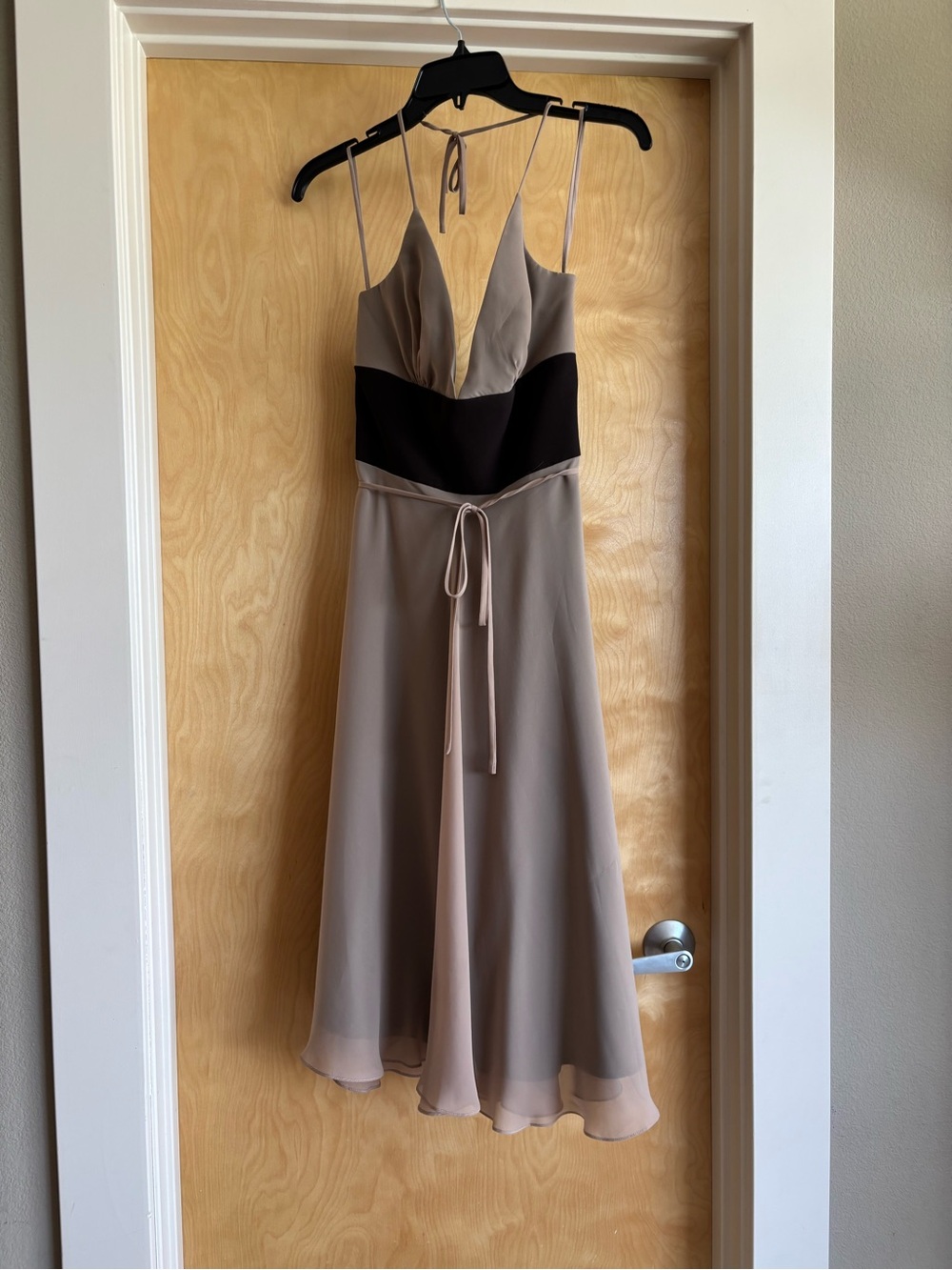 Raylia Designs Taupe Black Colorblock Chiffon Cocktail Dress V-Neck Sz 8